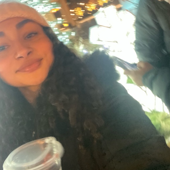 Meet your Posher, Anais - Picture 1 of 1